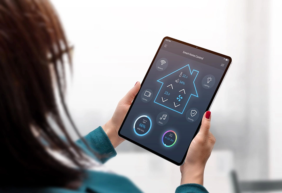 Sterowanie inteligentnym domem przez tablet – smart home wspierający oszczędzanie energii i pompę ciepła
